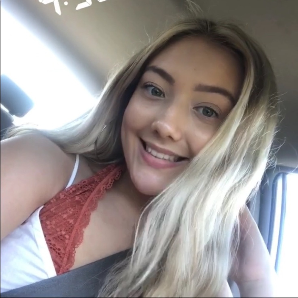 Meet your Posher, Chloe